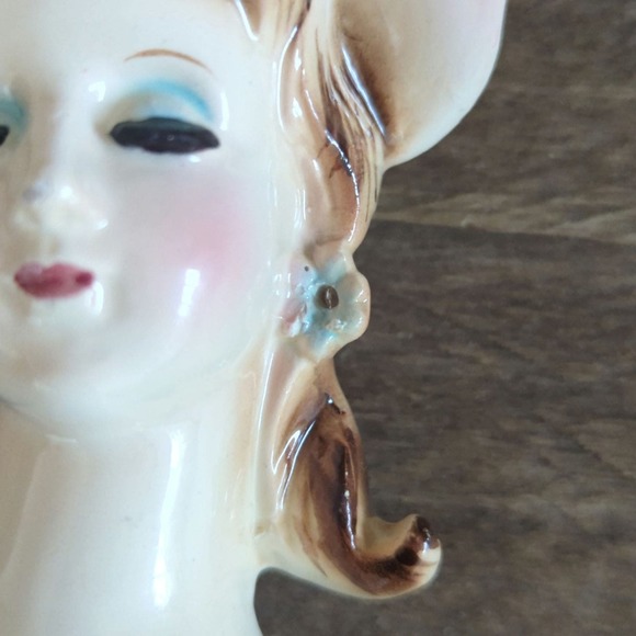 Vintage 3.5" Ceramic Lady Head Vase Once Red Dress Missing Earrings & Necklace - Picture 11 of 11